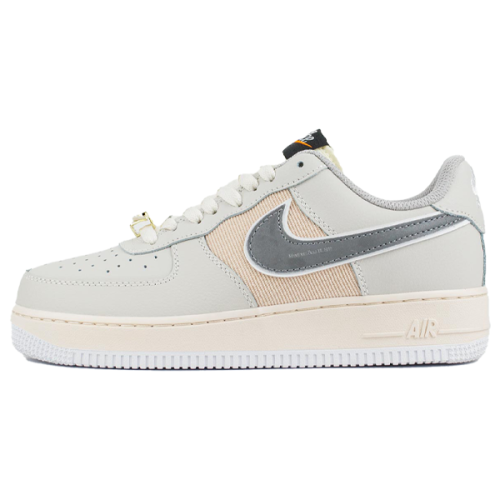 شوز نايكي Air Force 1 Low للجنسين لون ايفوري بشعار...