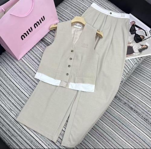 Miu Miu コットンツイル　スーツセット Miu Miu Women's Comfort Set, Grey and White Pants and Vest