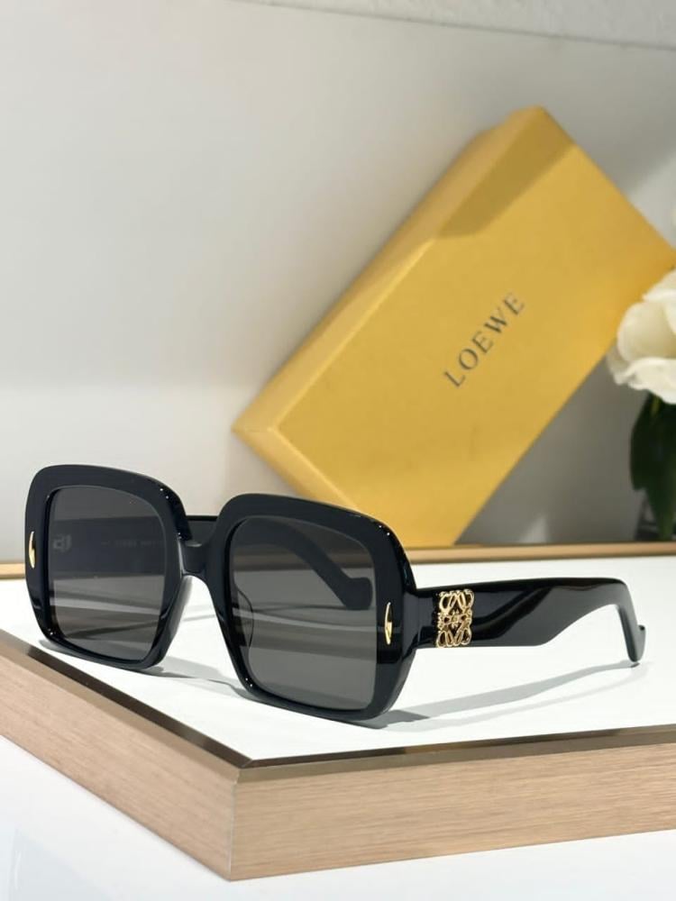 نظارة شمسية لويفي نسائية لون أسود عدسات مربعة