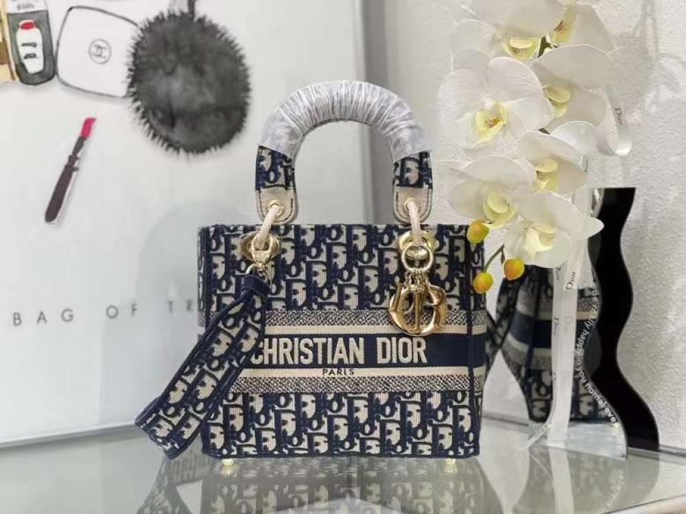 【未使用紙袋付】Dior Prestige Le Protecteur UV00 Dior Prestige Le Protecteur UV Jeunesse et Lumière Sheer