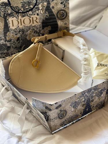 Dior Lulu Women's Luxury Earrings with Brand Letters - E