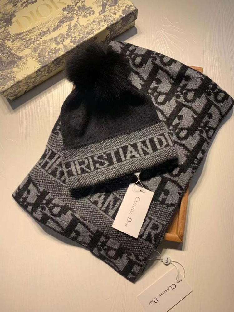 Dior women's hat and scarf in black