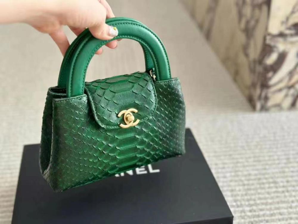 حقيبة نسائية ميني شانيل 20سم لون أخضر داكن