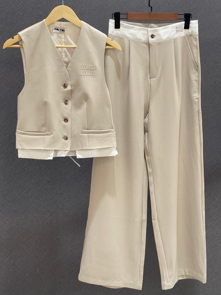 Miumiu Women's Casual Set with Pants and Sleeveless Jacket