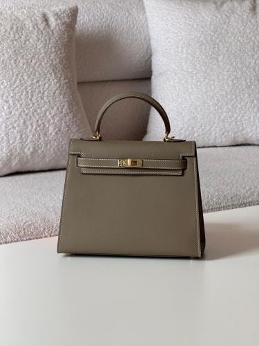 バッグ Chanel rectangular vanity bag in gray with a shoulder chain - E