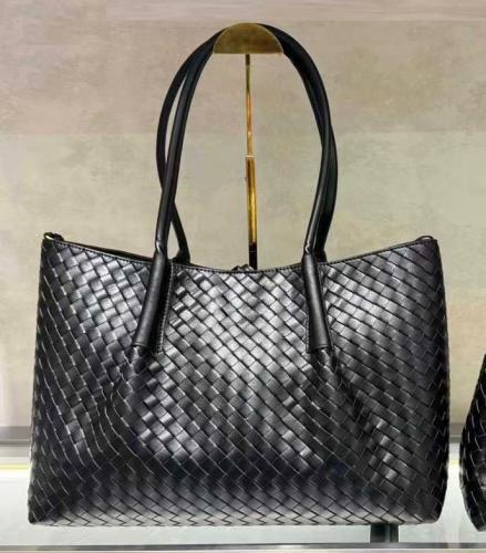 ゴヤール Bottega Veneta Women's Black Woven Leather Shoulder Bag | ESEVEN STORE