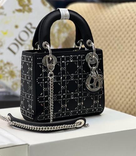 Christian Dior ブラックパーティーバッグ Dior Mini Lady Dior 17cm bag, decorated with black rhinestones - E