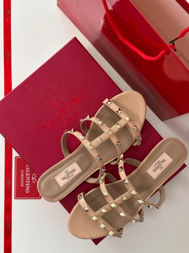 サンダル・ミュール VALENTINO GARAVANI Caramel Leather Slippers VALENTINO GARAVANI Caramel Leather Slippers (VALENTINO
