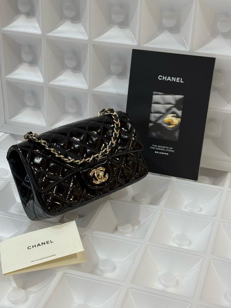 シャネル Chanel 18cm Small Bag in Bright Pink with Elegant Shoulder