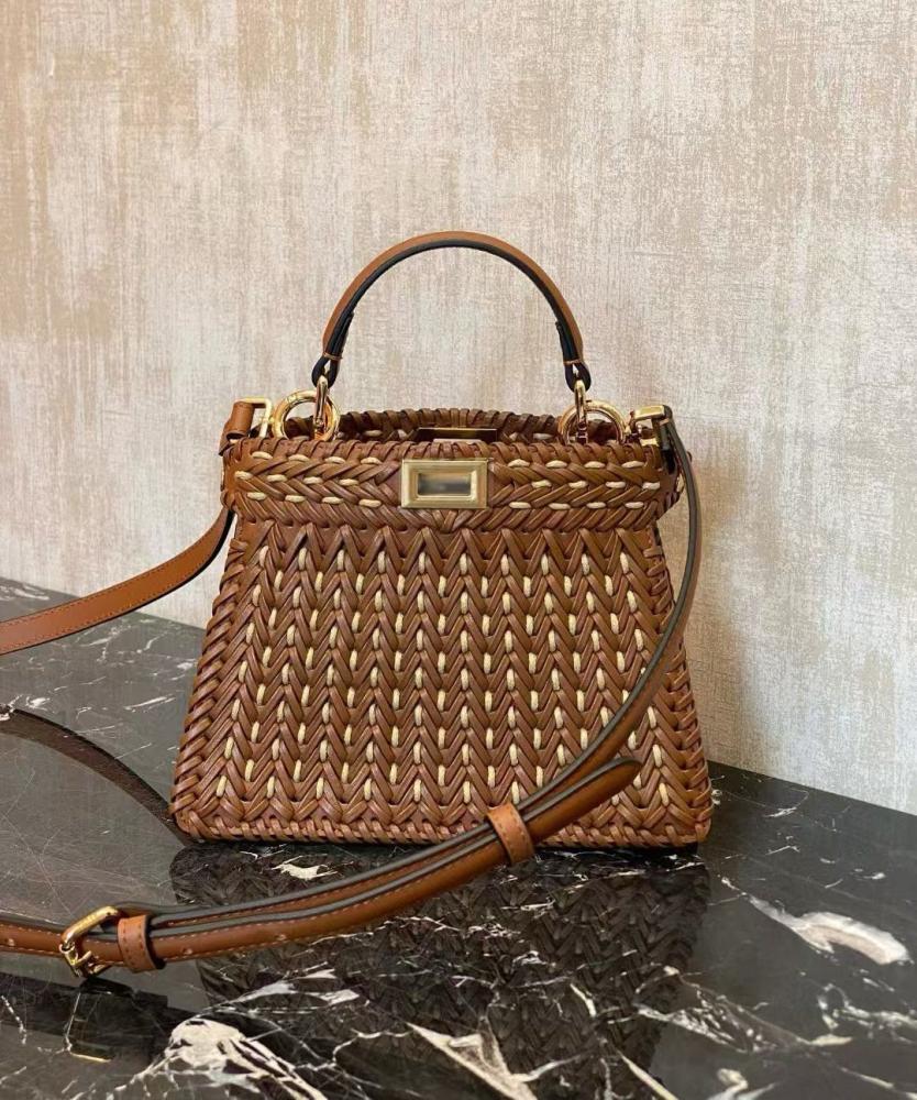 【関税&送料込】Fendi Medium Peakaboo I See U Bag Fendi Peekaboo I see u medium bag in woven leather, 21cm