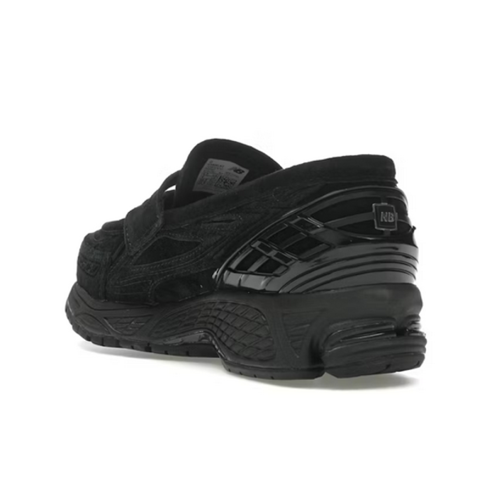 ノース New Balance 1906LAE Slip-On Shoes in All Black Velvet - E