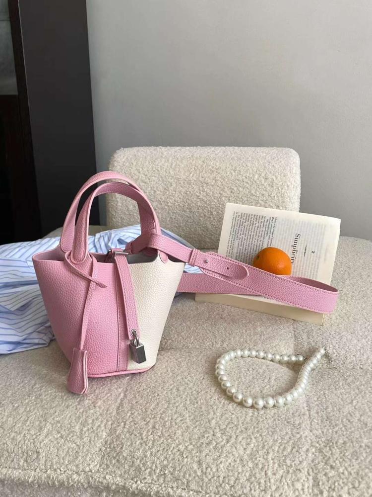 さくらセブン Hermes Picotin bag with a practical design in pink and white