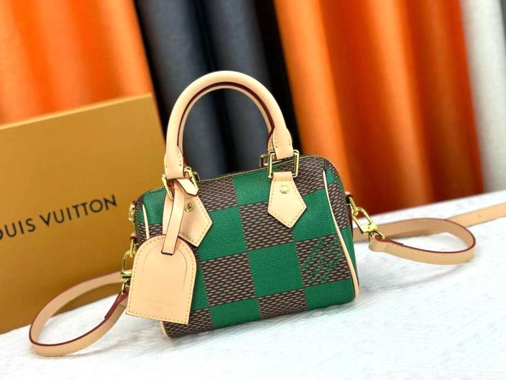 Louis Vuitton Speedy Small Leather Bag in Green with Top Handles