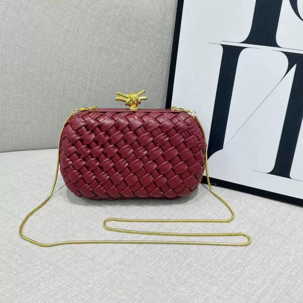 クラッチバッグ BOTTEGA VENETA Woman Clutch Burgundy 804038V4P61 2250 Bottega Veneta Braided Leather Shoulder Clutch in Chic
