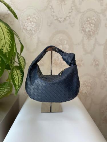 BOTTEGA VENETAのバッグ Bottega Veneta Men's Black Interlocking Leather Pouch