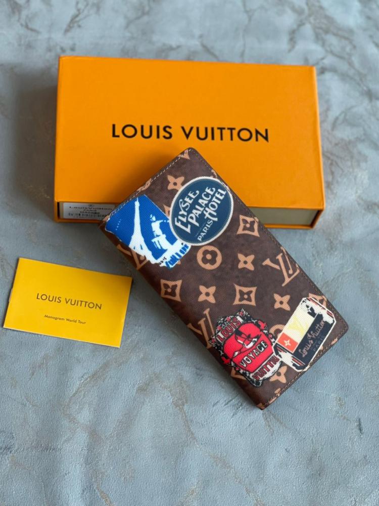 Louis Vuitton distinctive wallet, youthful style, elegant