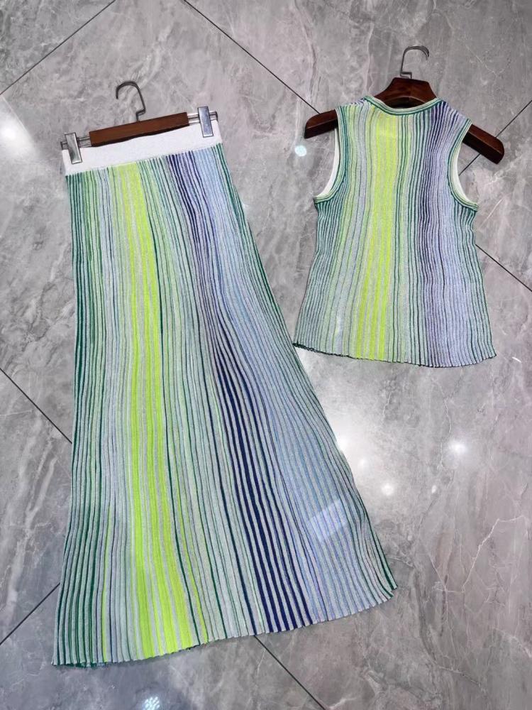 Super！MISSONI 半袖　ロングスカート セットアップ Super様専用！MISSONI 半袖 ロングスカート セットアップ - メルカリ