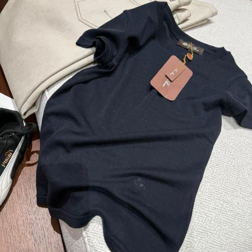 تيشرت اسود نسائي لوروبيانا نمط واسع بياقة دائرية