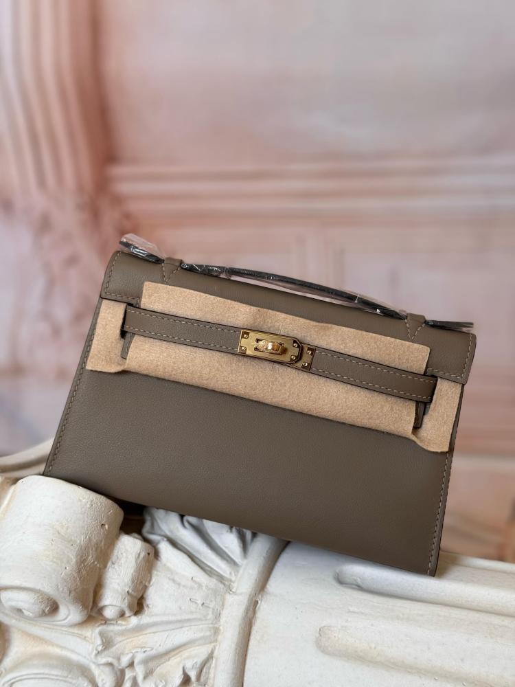 Hermes Kelly Pouch Bag in Soft Brown Leather with Gold Metal