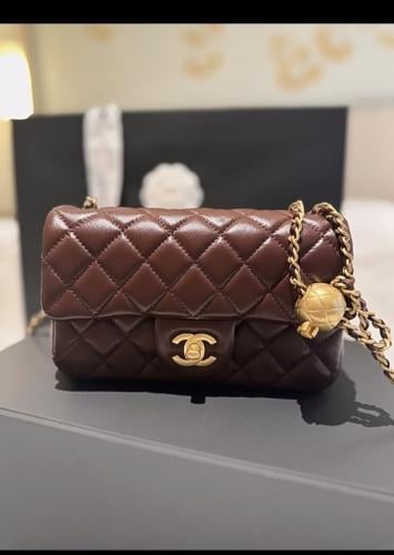 CHANEL ブラウン パーティーバッグ　エナメル　レア Chanel 24K Sweet Crush Flapbag Dark Brown Large CC Gold Classic