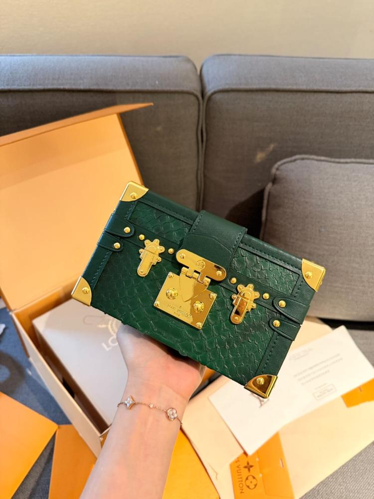 Louis Vuitton Box Bag Women's Leather Bag in Green and Gold