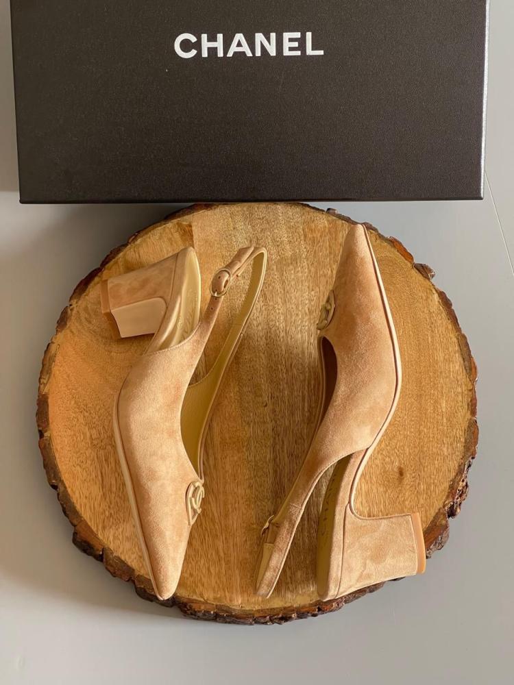 CHANEL スエード茶ベージュ　38 Chanel Suede Beige Slingback Pumps - E-SEVEN STORE