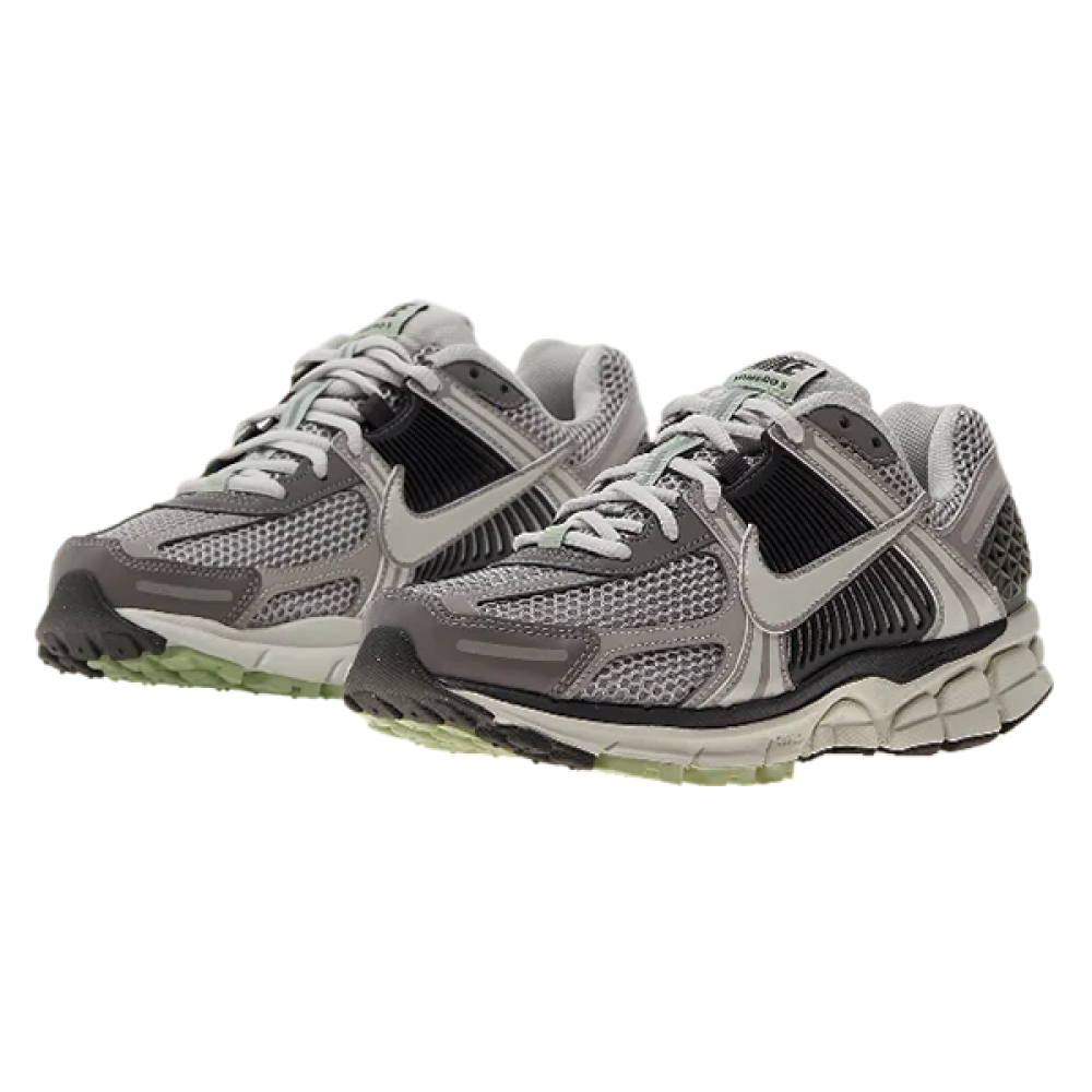 حذاء نايكي زوم فوميرو5 Cobblestone Flat Pewter رياضي
