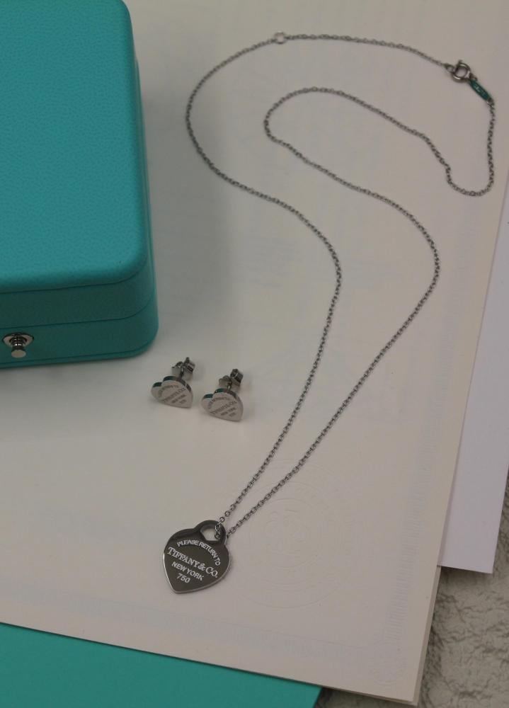 Tiffany & Co. Heart Signature Silver Earrings and Necklace Accessory