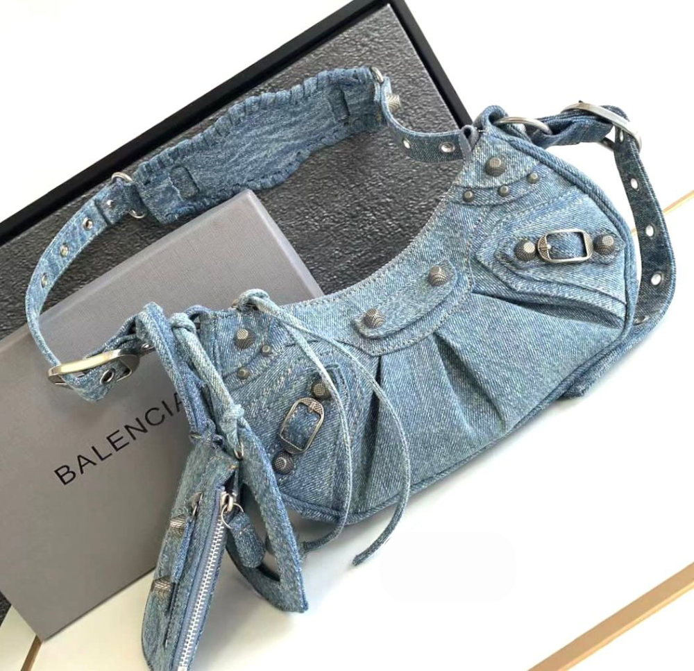 。° . ＊シャネル＊ . ° 。 Balenciaga Women's Denim Bag in Blue with Zipper - E-SEVEN STORE
