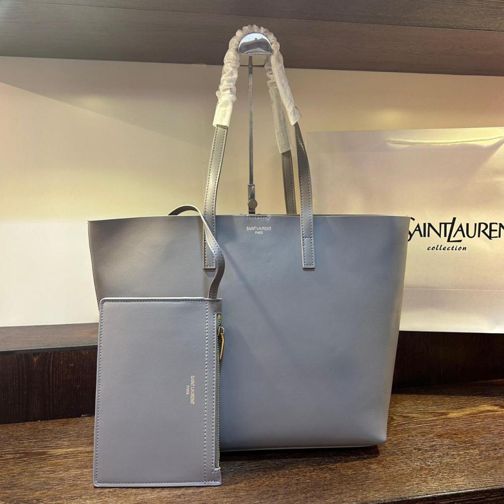 SAINT LAURENT トートバッグ Saint Laurent New Toy Bag for Women in Luxury Black Leather