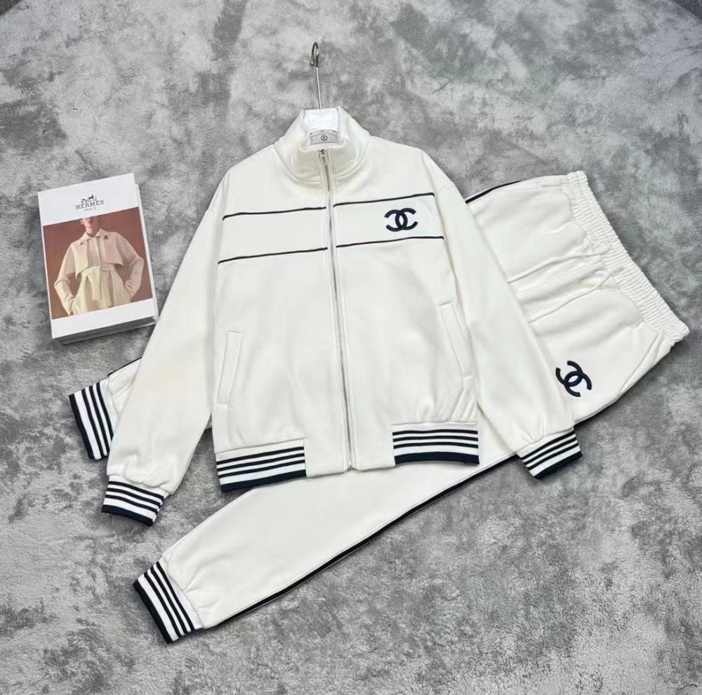 CHANELシャツ Chanel Women's Crew Neck T-Shirt with Hollow Out Pattern