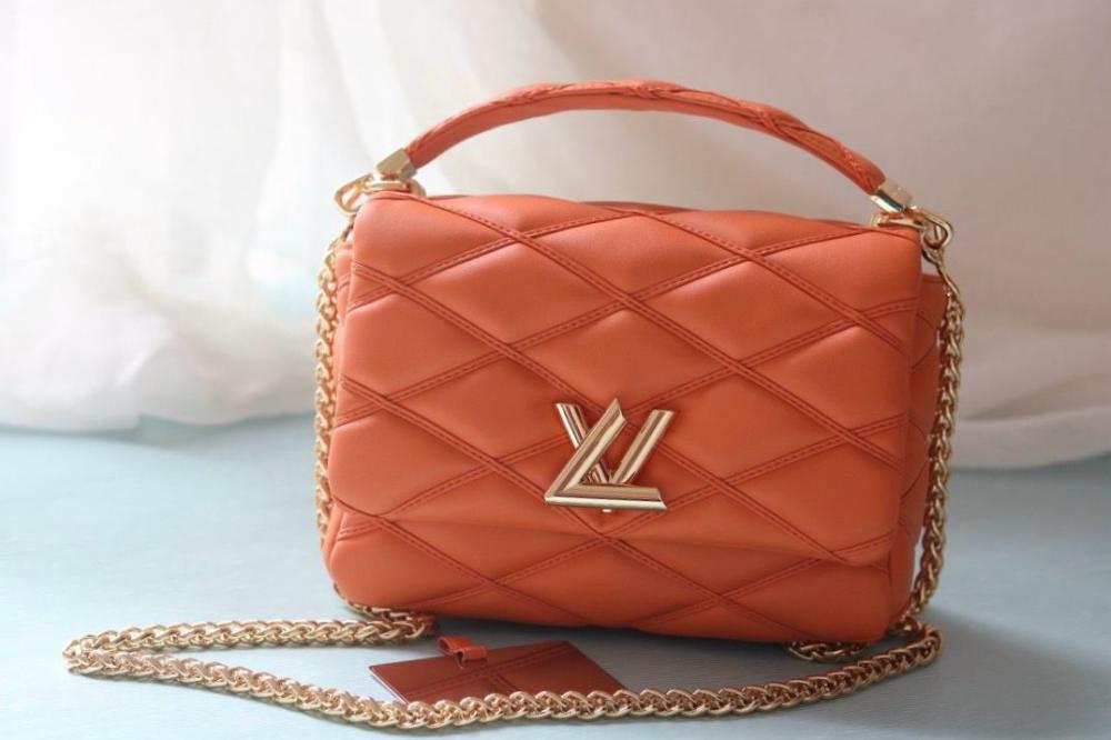 バッグ

ロサンゼルスエンジェルス来場者限定品のため、行列に並んでゲットしました Louis Vuitton Trio Messenger Monogram Shoulder Bag in Navy