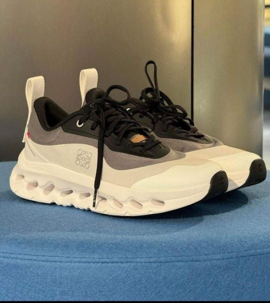 Loewe On Cloud Running Shoes White with Black - E-SEVEN STORE