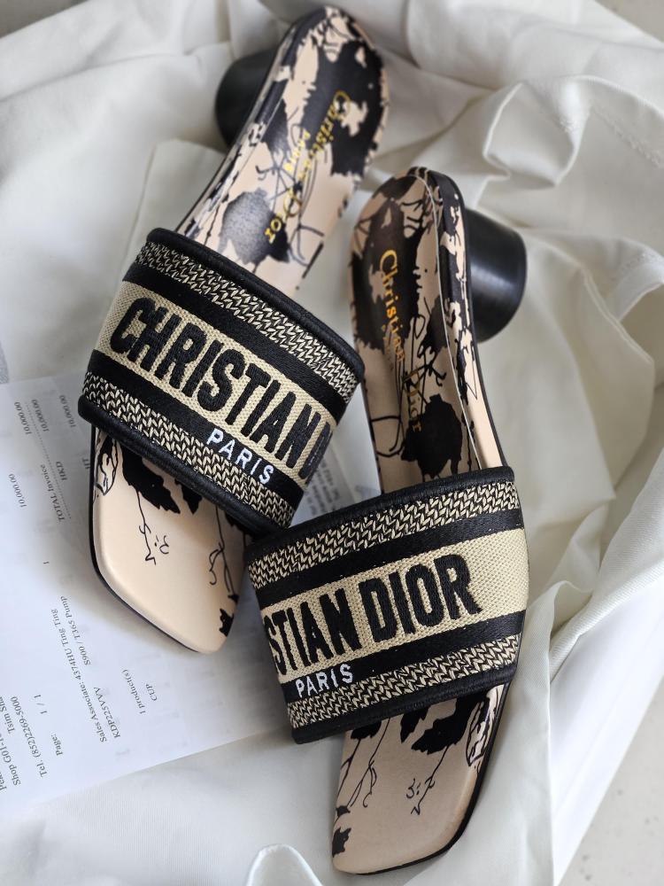 い Dior women's elegant slippers, beige and black - E-SEVEN STORE