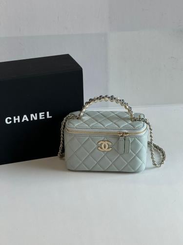 ショルダーバッグ・ポシェット × ヴィンテージ(中古) Chanel Velvet Vanity Crossbody Bag ショルダーバッグ・ポシェット × ヴィンテージ(中古) Chanel