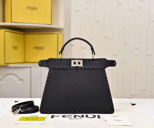 Fendi Peekaboo Crossbody Bag【A+ランク/付属品有】 FENDI PEEKABOO MINI BAG CROSSBODY / SHOULDER - RED GRAIN