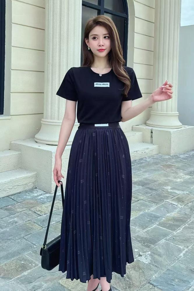 Miu Miu elegant set, pleated skirt with black T-shirt - E-SEVEN STORE