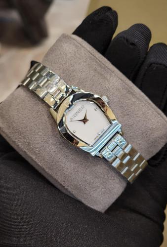 Gucci H25 Silver Metal Watch with Distinctive Blue Dial - E-SEVEN