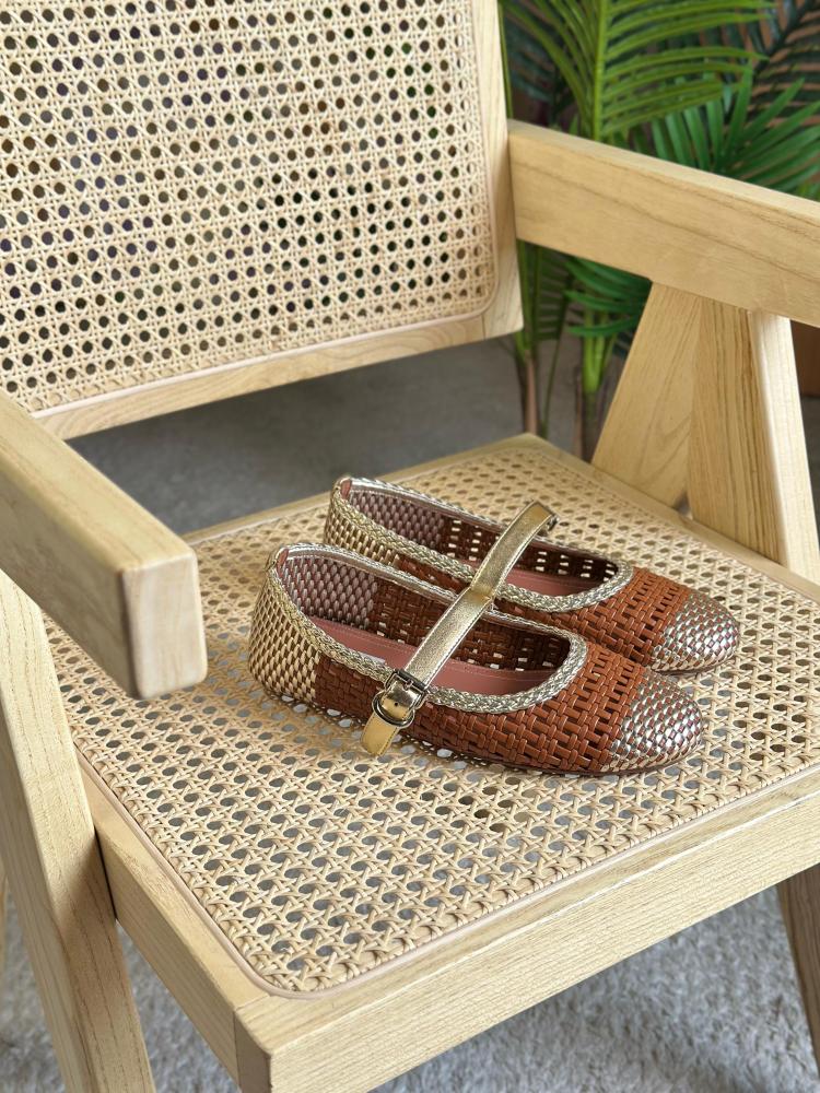 Alia ballerina flats with a stylish belt in brown and bronze