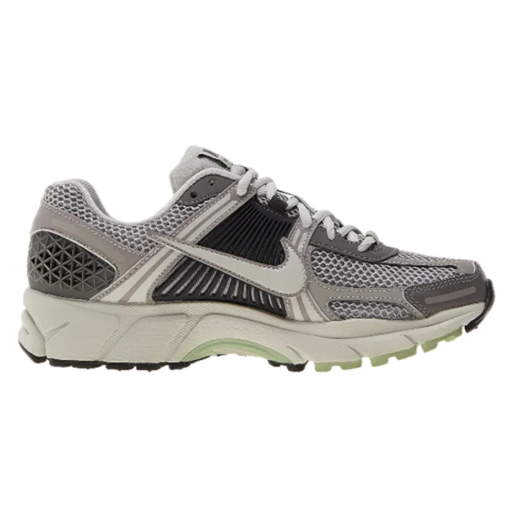 حذاء نايكي زوم فوميرو5 Cobblestone Flat Pewter رياضي