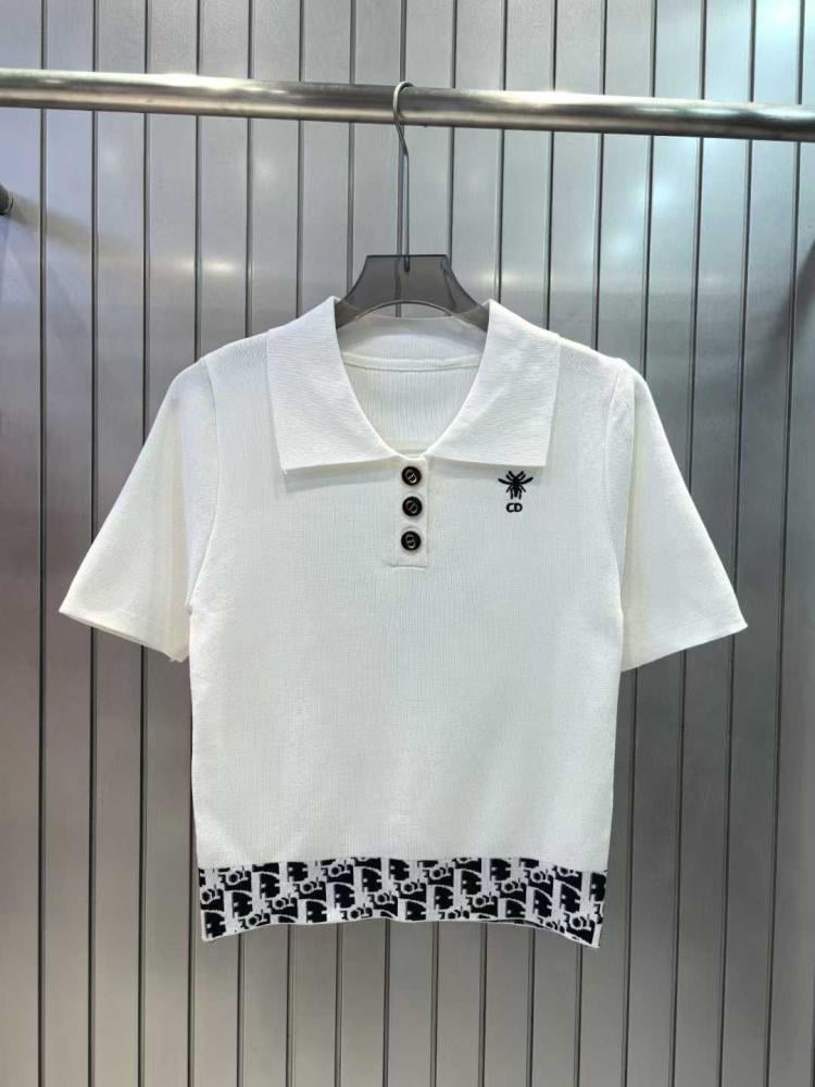 【新品未使用】deres half sleeve blouse white Dior V-neck half-sleeve blouse with buttons in white with D