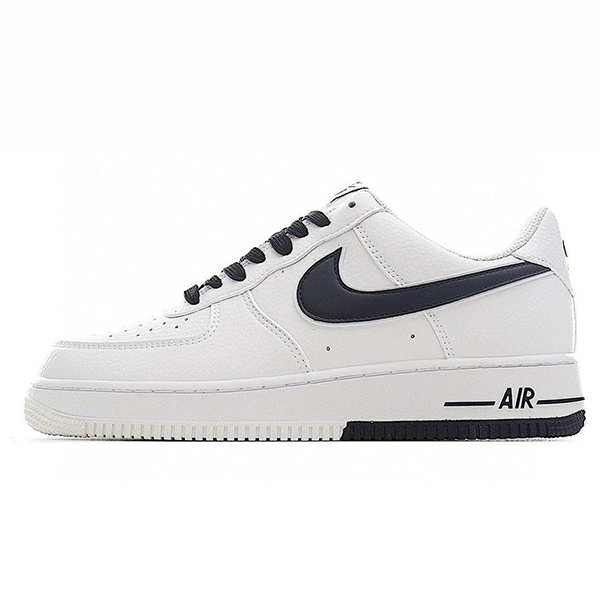 سنيكرز رياضي من نايكي اير فورس1 للجنسين ابيض مع اسود