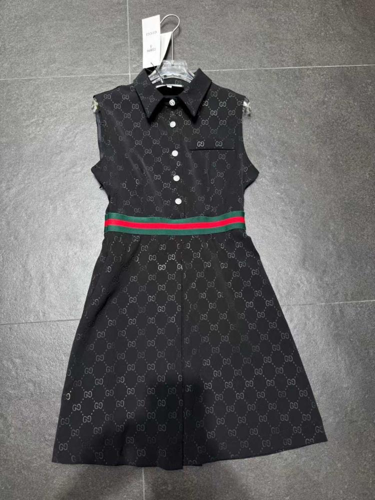GUCCI★グッチ★素敵！BLACK DROP WAIST LOGO BUTTONS DRESS Gucci Black Dress With Gold Logo Buttons And Chain – Phoenix
