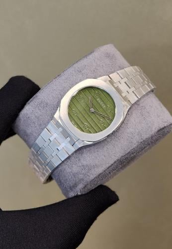 Y506-230 GUCCI グッチ エメラルドグリーン ペンダントトップ Gucci 25H women's watch, silver color, green dial | ESEVEN STORE