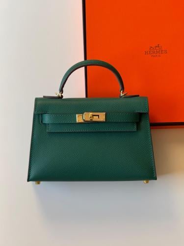 The famous Hermes Kelly Croco bag in a modern green color - E