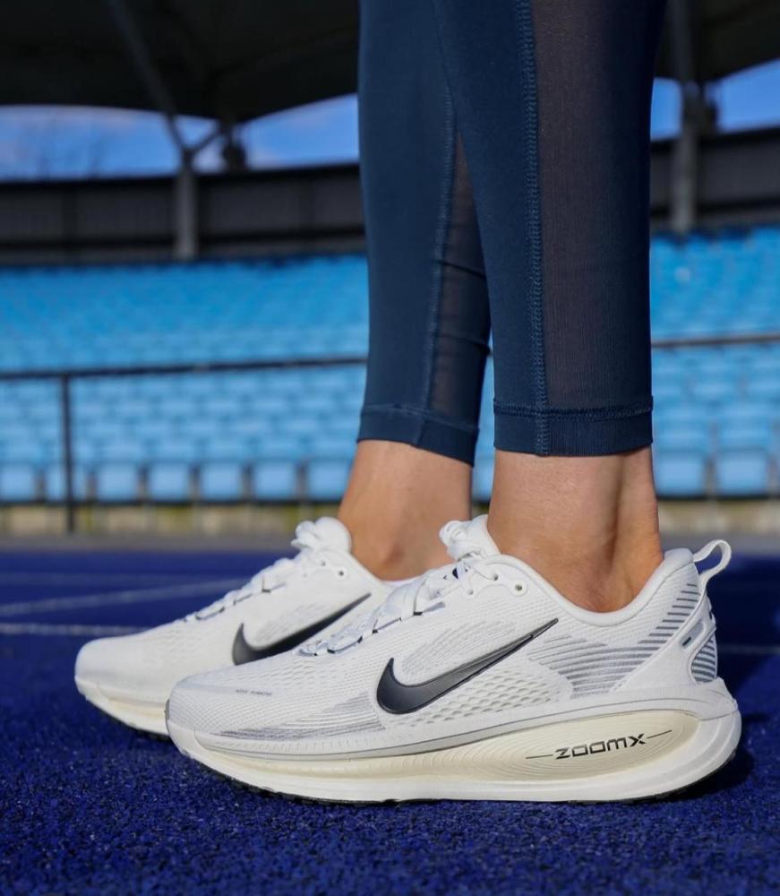 Nike - Women's Vomero 18 - High Cushioned Running Shoe