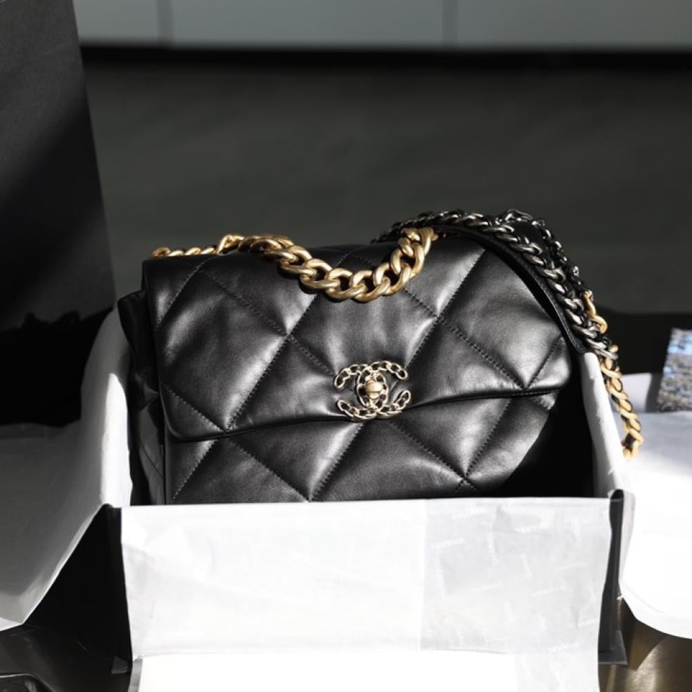 シャネル Chanel 18cm Small Bag in Bright Pink with Elegant Shoulder