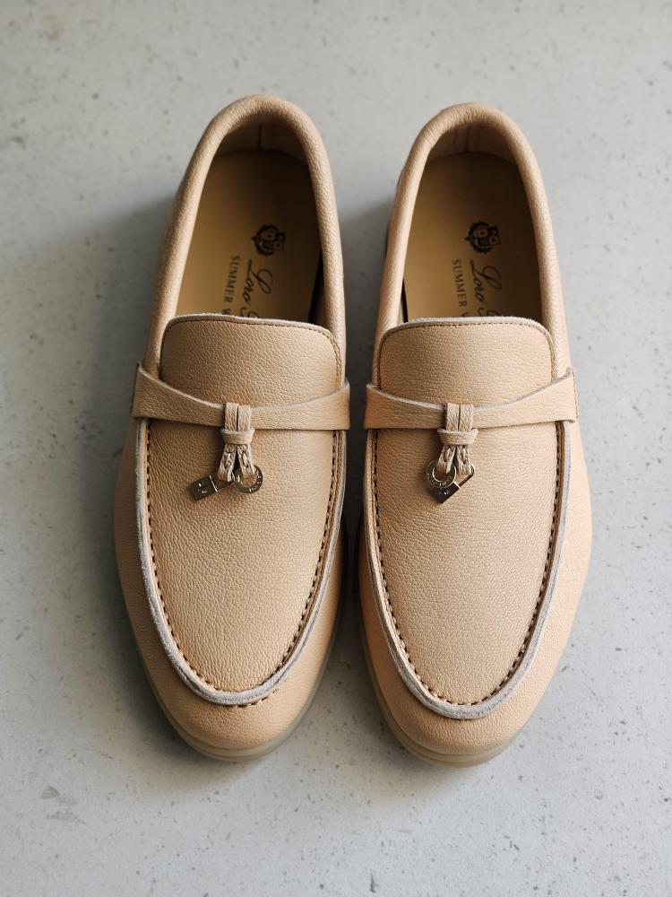 フラットシューズ Loro Piana Flat Shoes Loro Piana Women's Flat Shoes in Luxury Beige Suede - E