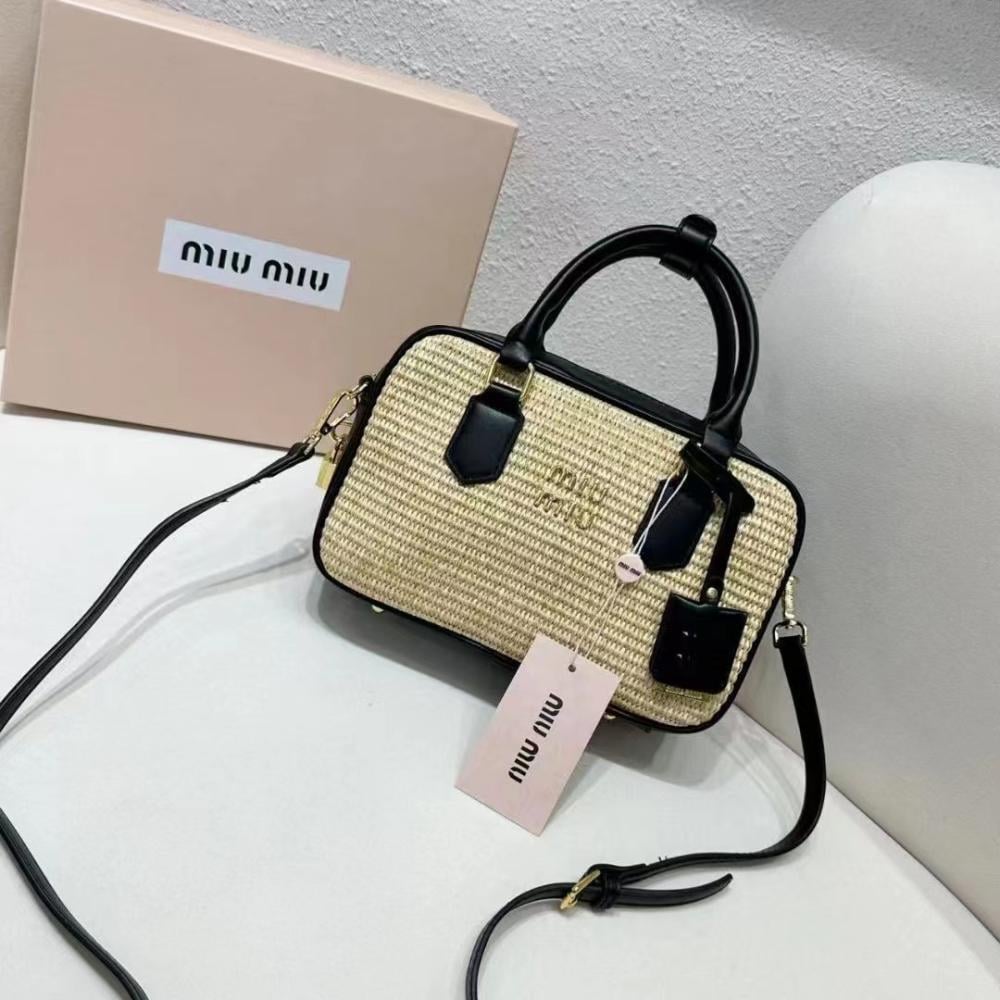 miu miu 手袋 Miu Miu straw zip-up handbag with leather handle and black