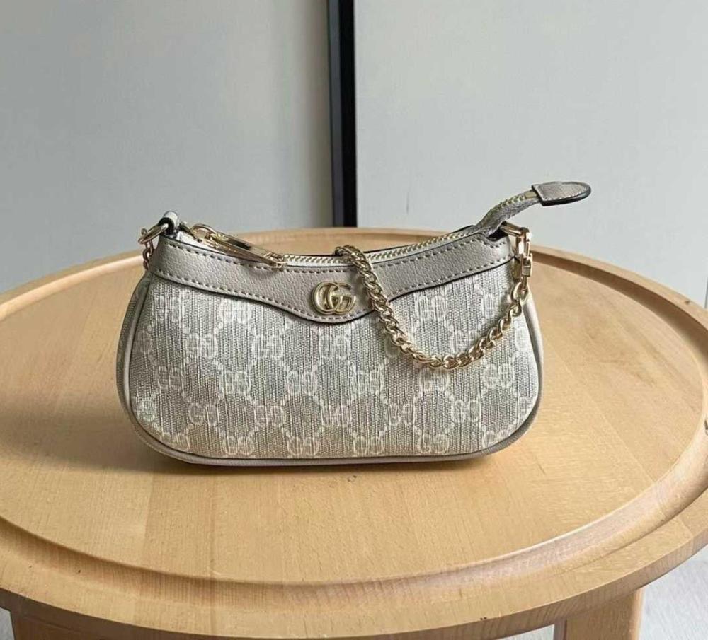Gucci ショルダーバッグ ベージュ レザー GUCCI 】ベージュレザーショルダーバッグ【美品】